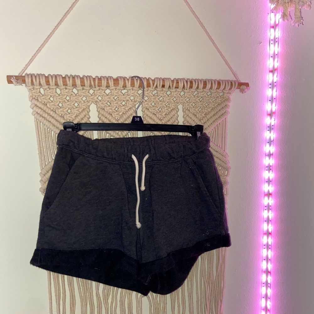 Dark Grey High-Waisted Shorts with drawstrings and pockets
Divided (H&M)
Size XS
